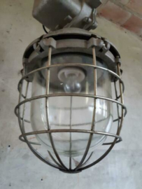 Oude Vintage Industriele Poolse Hanglamp Bunkerlamp Bully Kooilamp