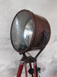 Oude Vintage Industrieel Zoeklicht op Driepoot Scheepslamp