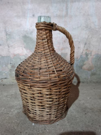 Oude Brocante Gistfles in Mand Mandfles