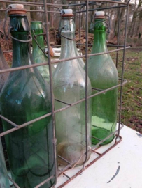 Oud Vintage Metalen Krat met Wijnflessen Flessen Flessenrek