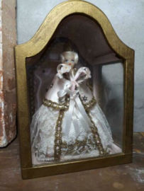 Oude Vintage Kapel Vitrine met Maria van Was met Brokaat