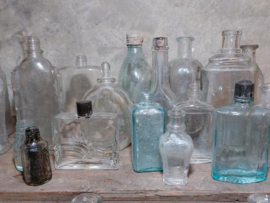 Oude Antieke Set Flesjes Glaswerk Bodemvondst WO2 Parfum