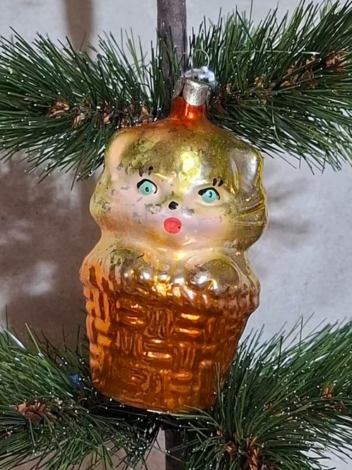 Oude Antieke Vintage Kerstbal 8901 USSR Poes in Mandje