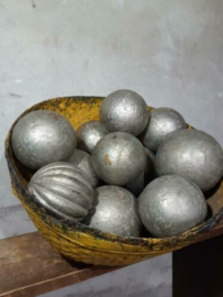 Oude Vintage Houten Metalen Bal Bol Gedecoreerd