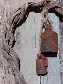 Stoere Robuuste Liaan Krans met Metalen Bellen Klokken