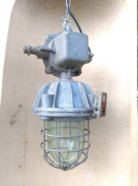 Oude Vintage Industriele Hanglamp Bunkerlamp Bully Kooilamp