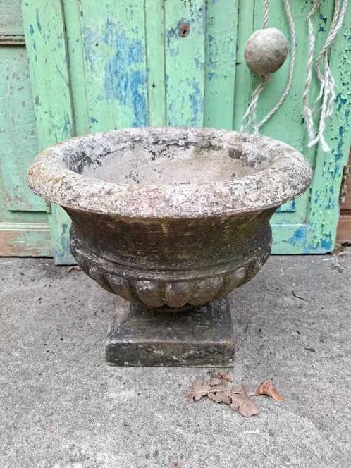 Oude Brocante Franse Betonnen Tuinvaas