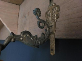 Oude Antieke Bronzen Koperen Bel met Muurbeugel Vis