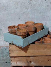 Oude Brocante Houten KIWI Kistje met 6 Antieke Terracotta Potjes