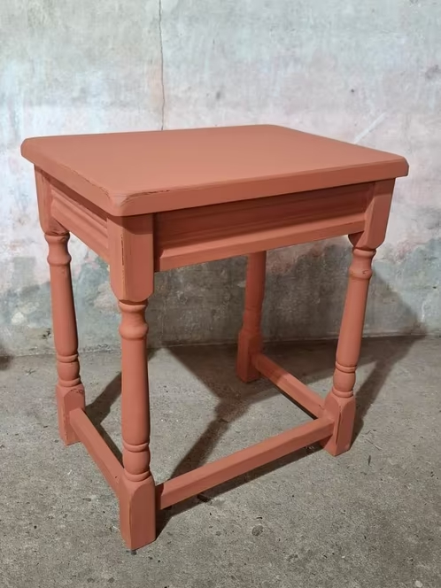 Oude Brocante Houten Krukje Tafeltje Restyle Mat Terracotta