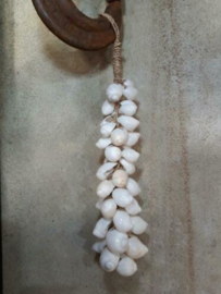 Schelpenhanger - Schelpenslinger  met Witte Schelpen 25 cm 
