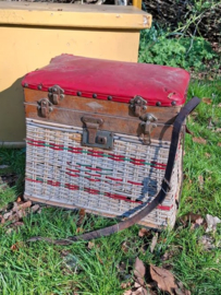 Oude Vintage Franse Viskoffer met Inhoud
