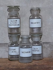 Oude Vintage Set Apothekersflessen met Etiket