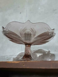 Oude Vintage Glazen Persglas Schaal op Voet Bonbonschaal Aubergine