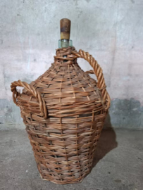 Oude Brocante Gistfles in Mand Mandfles
