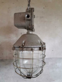 Oude Vintage Industriele Poolse Hanglamp Bunkerlamp Bully Kooilamp