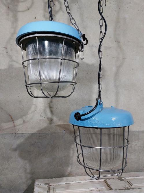 Oude Hanglamp Bunkerlamp Kooilamp Pastel Blauw | Brocante en Industriele Verlichting | Aan de Punt