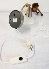 Vintage Steinhauer wandlamp met houten details. Retro lampje