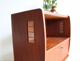 Houten vintage audiomeubel. Mid Century retro design kast / dressoir