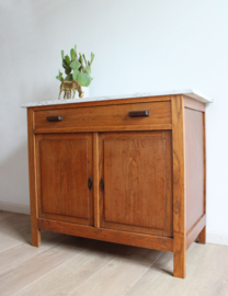 Antieke houten commode met marmeren blad. Vintage kast / Art Deco dressoir