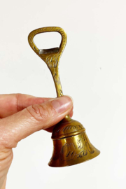 Vintage messing tafelbel met  flesopener. Goudkleurige opener met bel.