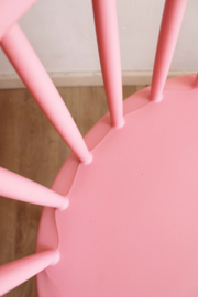 Roze kunststof spijlenstoel / tuinstoel