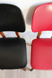 2 houten vintage stoelen met skai leer. Mid Century retro eetkamerstoel