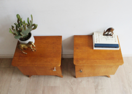 Set vintage nachtkastjes. Houten Mid Century retro kastjes