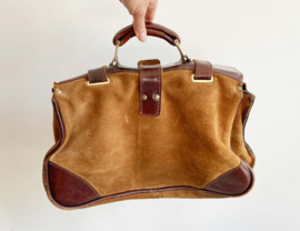 Bruine vintage schooltas. Retro weekend tas, suede