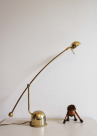 Goudkleurige vintage bureaulamp. Retro design tafel / hengellamp