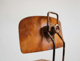 Vintage atelier / werkplaats stoel. Industriële retro tekenstoel.