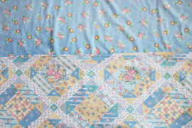 Tweepersoons vintage bloemetjes dekbedovertrek. Blauw retro beddengoed