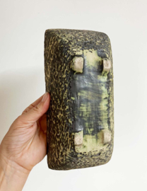 Vintage cactuspot met berkenbast decor. Keramieken retro pot / plantenbak