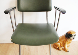Industriële vintage stoel met armleuning. Retro design stoel, Result -Friso Kramer?