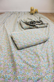 Set bloemetjes gordijnen met sprei -  Pippa -  A Sanderson Fabric. Twee vintage overgordijnen