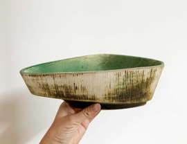 Asymmetrische vintage plantenbak. Keramieken retro pot / cactusbak