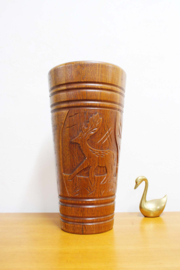 Unieke houten paraplubak met reliëf van een hert. Hoge Wabi Sabi pot
