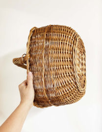 Boho rotan mandje / picknickmand. Rieten vintage mand met hengsel.