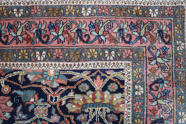 Groot handgeknoopt Oosters kleed met bloemen. Vintage boho tapijt / vloerkleed