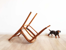Houten vintage stoeltje met voetenbank, Thonet stijl. Retro cafe stoel, nr 56