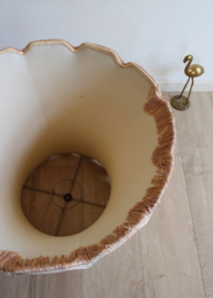 Royale vintage schemerlamp met kap. Retro vloerlamp a la oma.