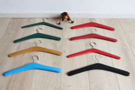 8 vintage kledinghangers met skai leer. Set retro kleerhangers / kapstokjes