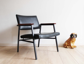 Zwarte vintage fauteuil. Retro design lounge chair.