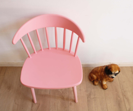Roze kunststof spijlenstoel / tuinstoel