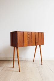 Houten vintage plantenbak. Mid-Century retro bloembak