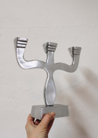 Vintage Brutalist kandelaar. Retro design kaarsenhouder