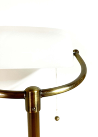 Witte klassieke bankiers/ notarislamp. Goudkleurige bureaulamp