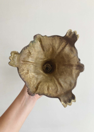 Grote antieke kandelaar, 50 cm.  Goudkleurige (messing - brons?)  kaarsenhouder