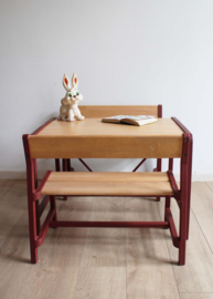 Retro kinder tafel met twee bankjes - Ypperlig. Design Hay voor IKEA.
