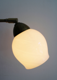 Goudkleurige bureaulamp met witte kap. Vintage tafellamp - Hollywood Regency